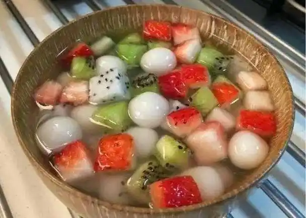 秋天了来一碗热腾腾的水果小汤圆