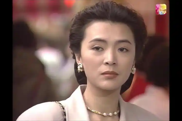 一人分饰 横跨三个年龄段 陈玉莲有挑战角色(玉梨魂)影评