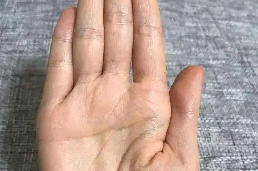 女人右手断掌代表35以后命运