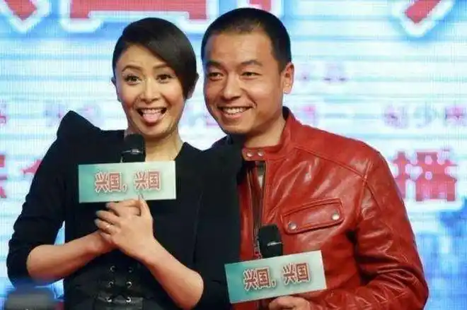 47岁王挺近照,为拍戏与父亲断绝关系,老婆是我们熟悉的她!