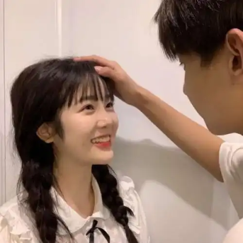 情侣头像爱情甜蜜一对两张温暖是奢侈的东西