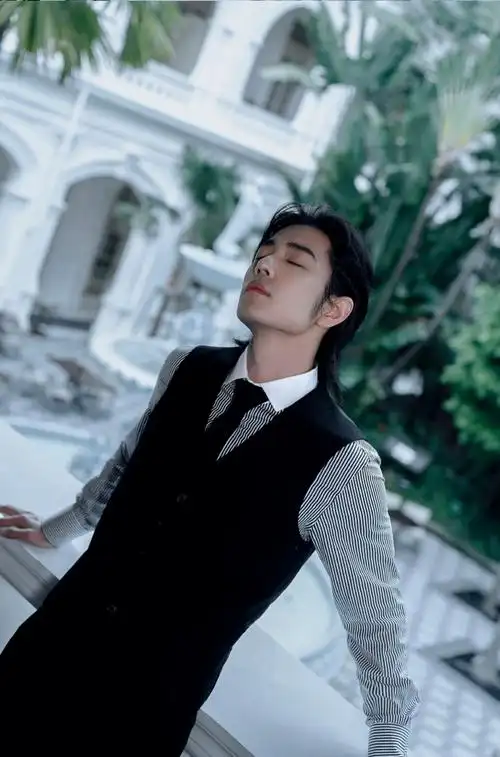 好神奇的是…竖版刚刚18宫格俊雅王子翩然而至,还等什么快跟上#肖战