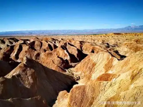 柴达木盆地,诱惑着每一个喜欢探险的人们,神秘而神奇的雅丹地貌