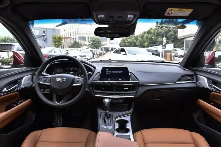 2022款凯迪拉克ct428t豪华型