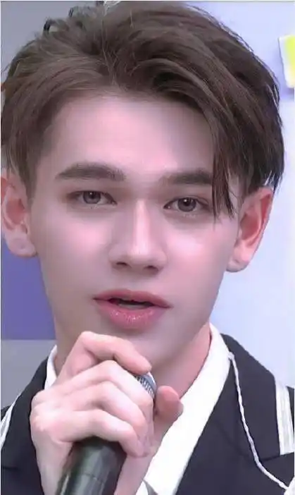 权志龙珍妮恋情传开,青莲家塌了?