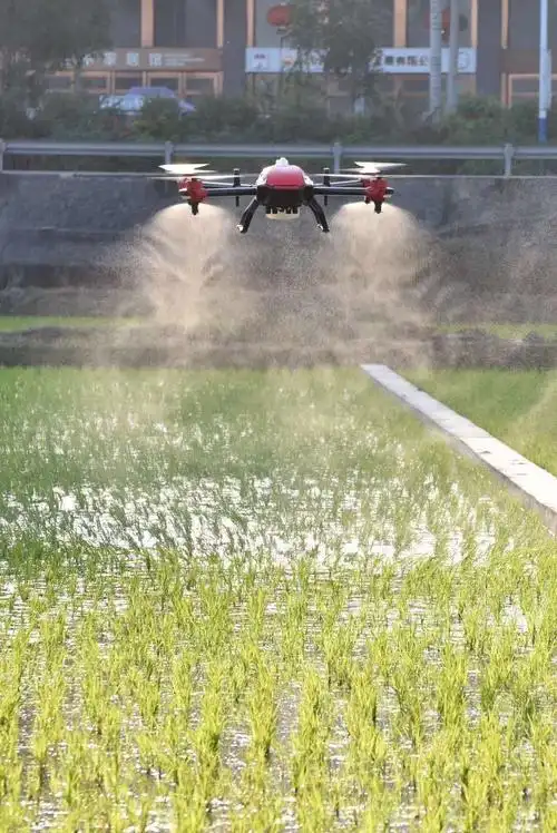 大疆无人机喷洒农药