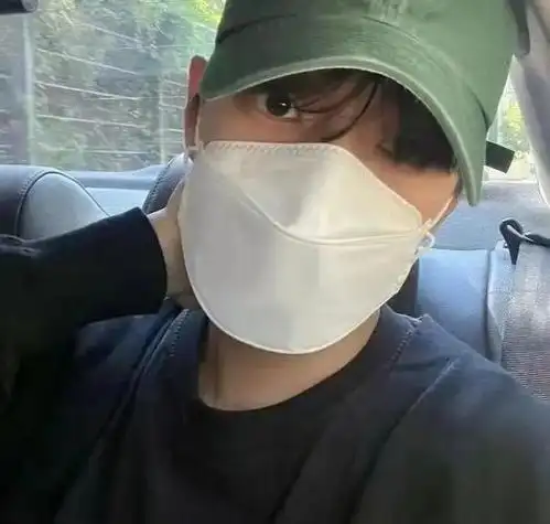 戴口罩的男生头像青春才几年疫情占三年