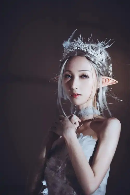 鬼刀cos冰公主 贵族独有的气质,高冷而又不失魅惑