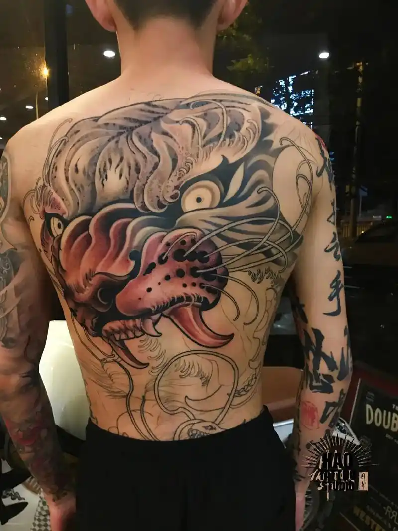 老虎满背进度更新.瘦适合纹什么?其实图案选对了,比风格重要! - 抖音