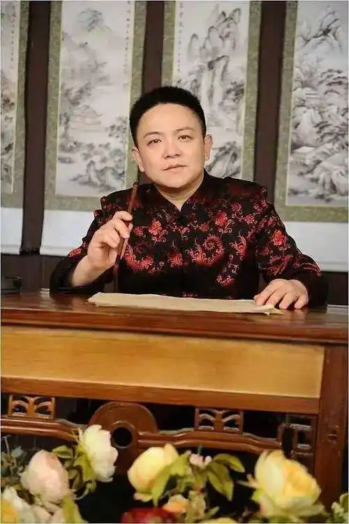 著名的越剧女小生张宇峰:嫁二婚丑男引争议,人生现状如何?