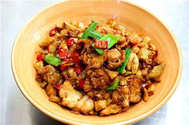 白辣椒炒土猪肉