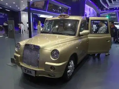 taxi,tx4,还是香槟金色的.就差一张"强生"的贴纸了