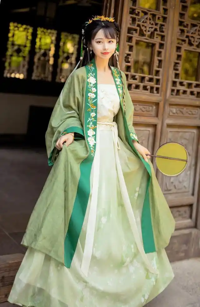 甜宠文:一朝重生成古代米虫,霸总大手一挥都没问题,宠溺无下限