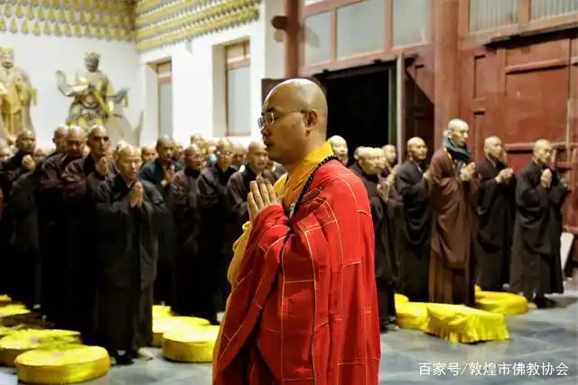 雷音寺方丈道证法师每日领众早课