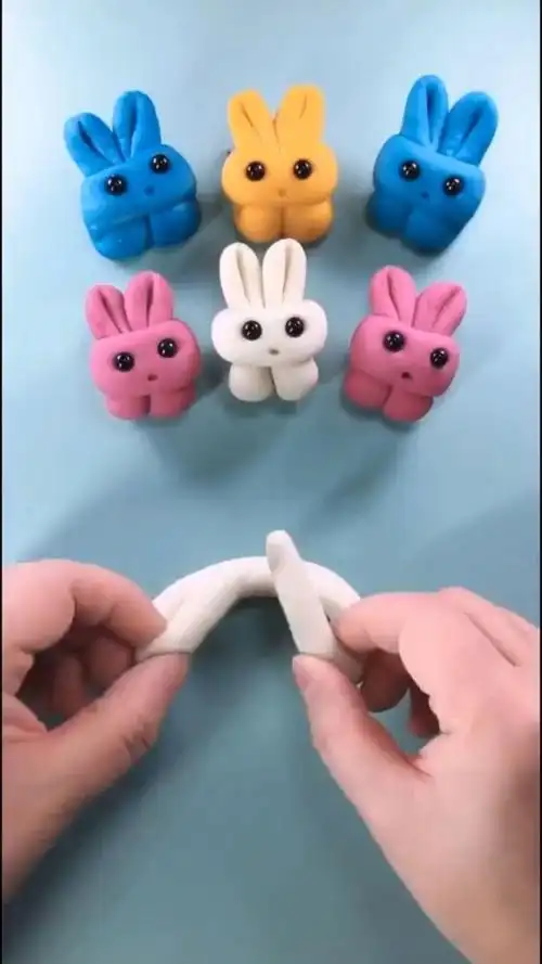 教你捏小兔子,简单易学噢,我这里有各种好玩有趣的视频,每天更新,记得