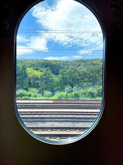 路上都是风景我看到了车窗外的风景