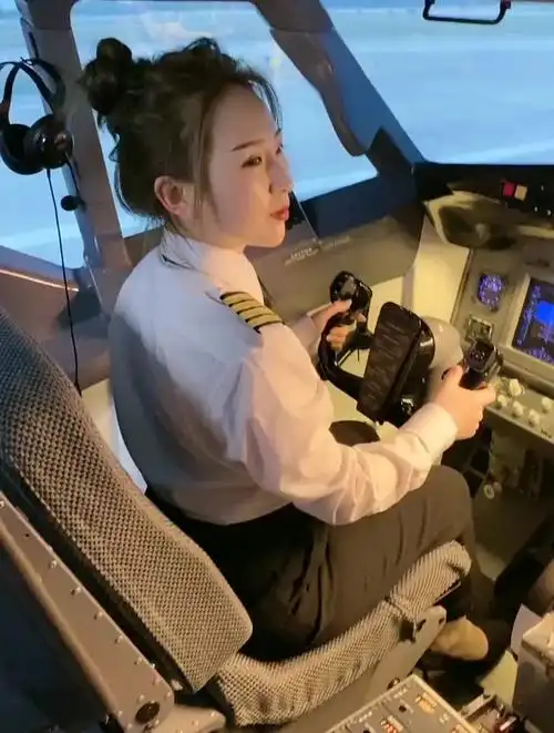 最美女机长,别说男人了,女人看了也喜欢!