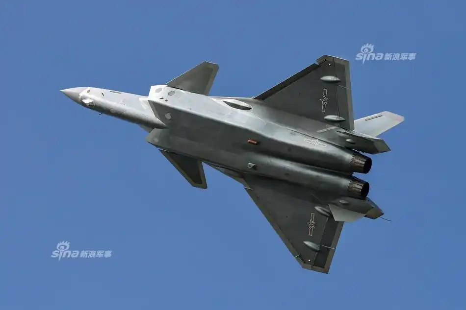 让美国六代机都借鉴的设计!歼20战机科幻身影