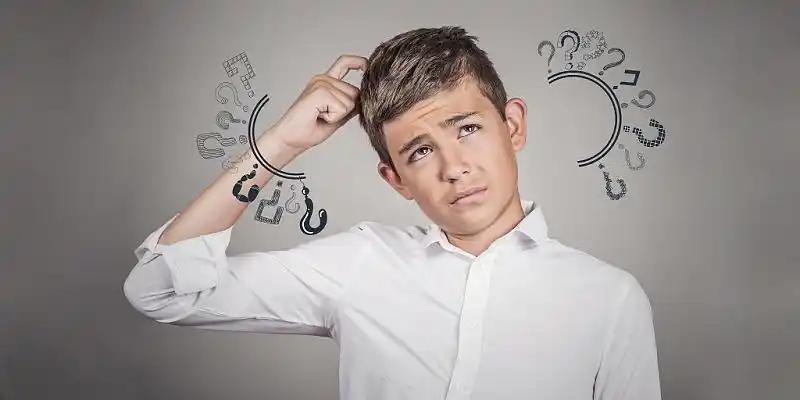 灰色商务人物挠头问号困惑的脸疑惑烦恼展板背景