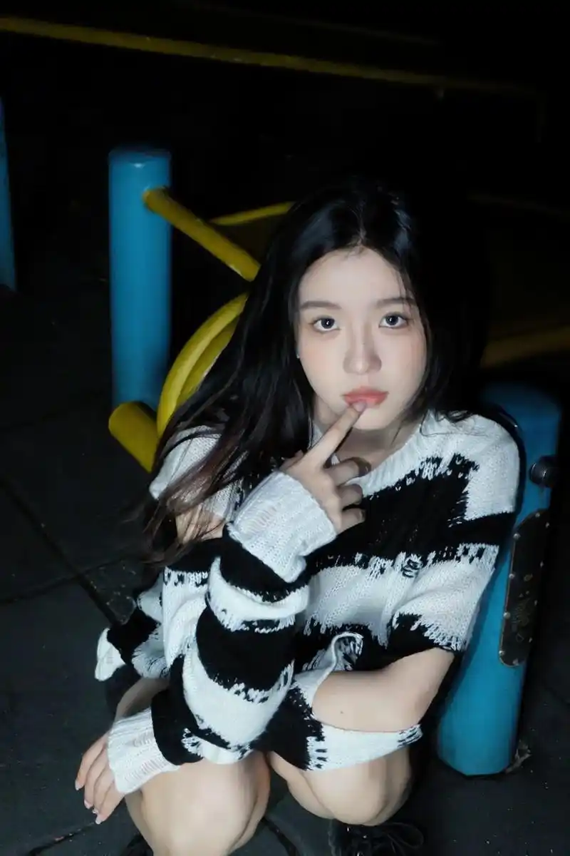 喜欢我就发一万遍.#氛围感 #做个酷girl #美丽坏女人  - 抖音