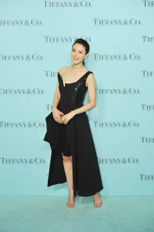 梨形身材快跟高圆圆学穿搭这5款单品视觉显瘦10斤时尚感爆棚了