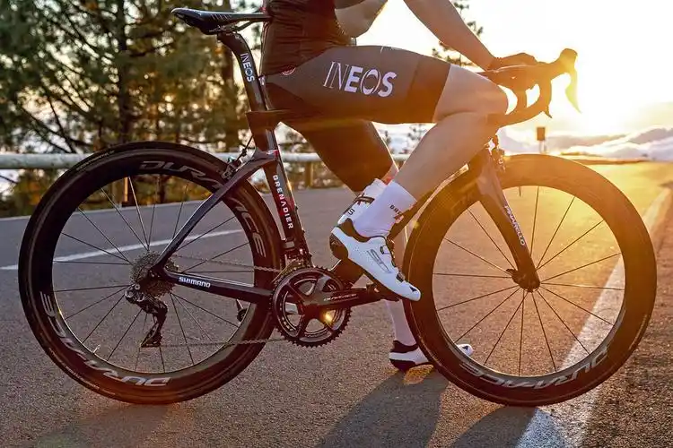 按f骑上坦克 pinarello推出全新dogma f公路车