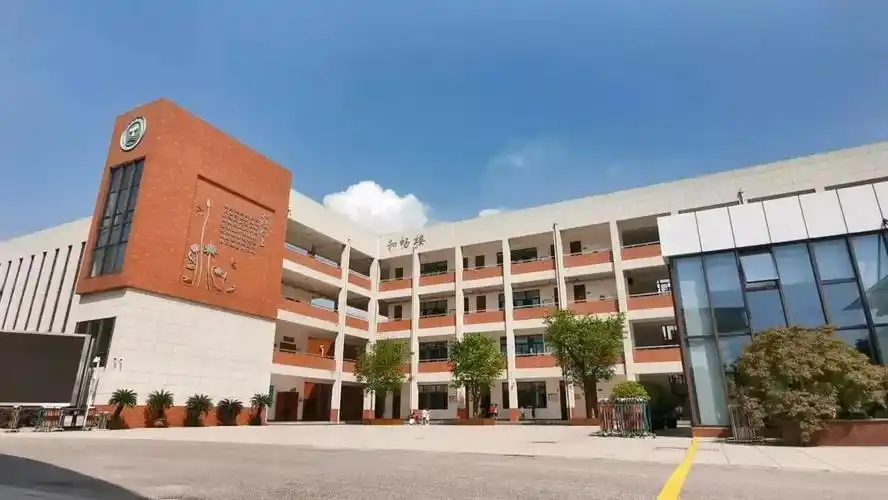 从2012年9月开始,昆承小学开始全员参与珠心算的普及实验,在五届省