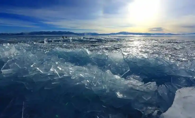 冬天里赛里木湖冰推,冰花,冰泡,到蓝冰演绎过程,惊艳而神奇_湖面_湖水