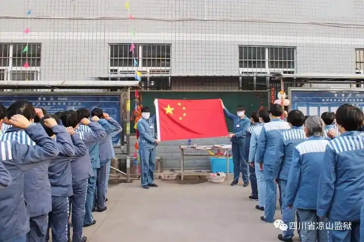 监狱服刑的她们这样过年