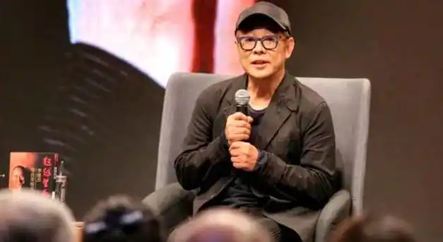 60岁李连杰近照曝光容光焕发幽默辟谣乌龙死讯引发全场爆笑