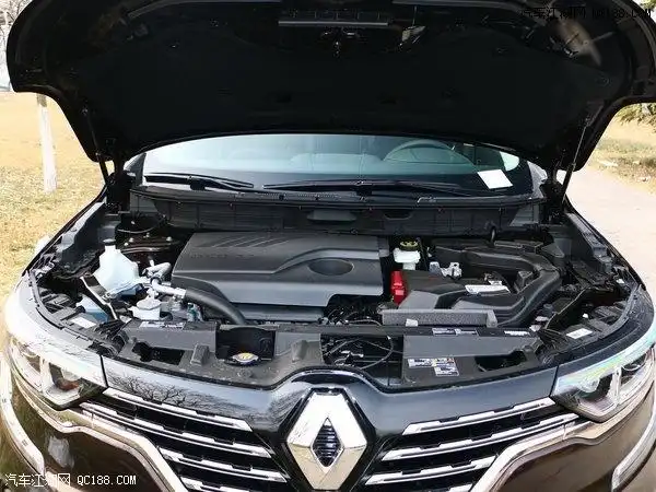 东风雷诺 2.0l 发动机舱