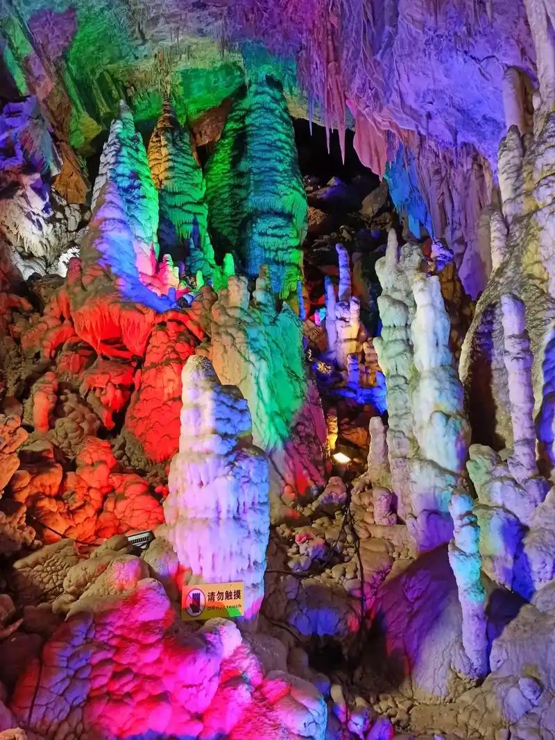 南宁周边游玩好去处,武鸣伊岭岩景区,大自然的鬼斧神工太神奇了 - 抖