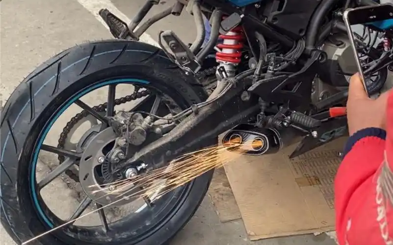 单杠也能喷火的排气,万虎钛合金配春风250sr