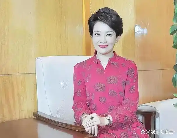 央视主持人王端端,姿色与事业,为何都兴盛不衰依旧灿烂?