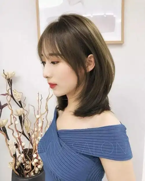 方脸适合卷发,圆脸短发更美(学生短发发型女圆脸图片) - 冷求网