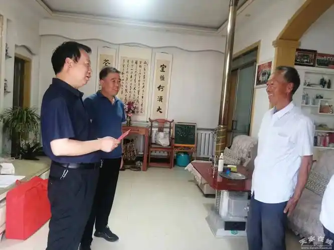 张维有在天水镇开展七一走访慰问图