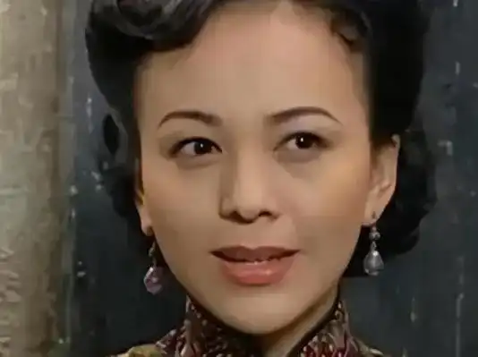 53岁雪姨王琳和儿子一起拍摄过年写真,母子俩颜值超高,太美了|娱乐圈