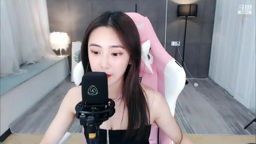 淼淼喵酱呀斗鱼性感舞蹈区美女主播美腿7.6直播录像