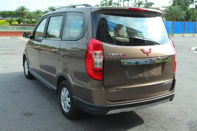 五菱宏光s自动挡上市 售7.38-7.93万元