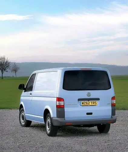 大众t5面包车蓝驱版 约17万起油耗仅6l