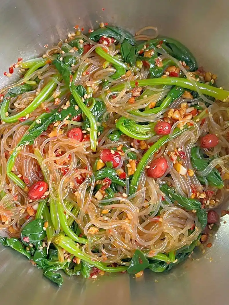 简单快手的凉拌菜菠菜凉拌粉丝,万能凉拌酱汁!这样组合!好吃到哭!