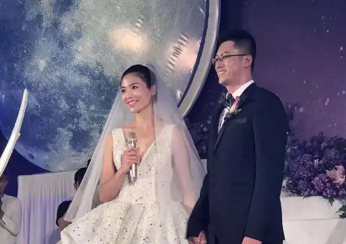 朱婷男友是李童吗(朱婷和女排的陪练曾传出绯闻,他们俩有希望确定恋爱