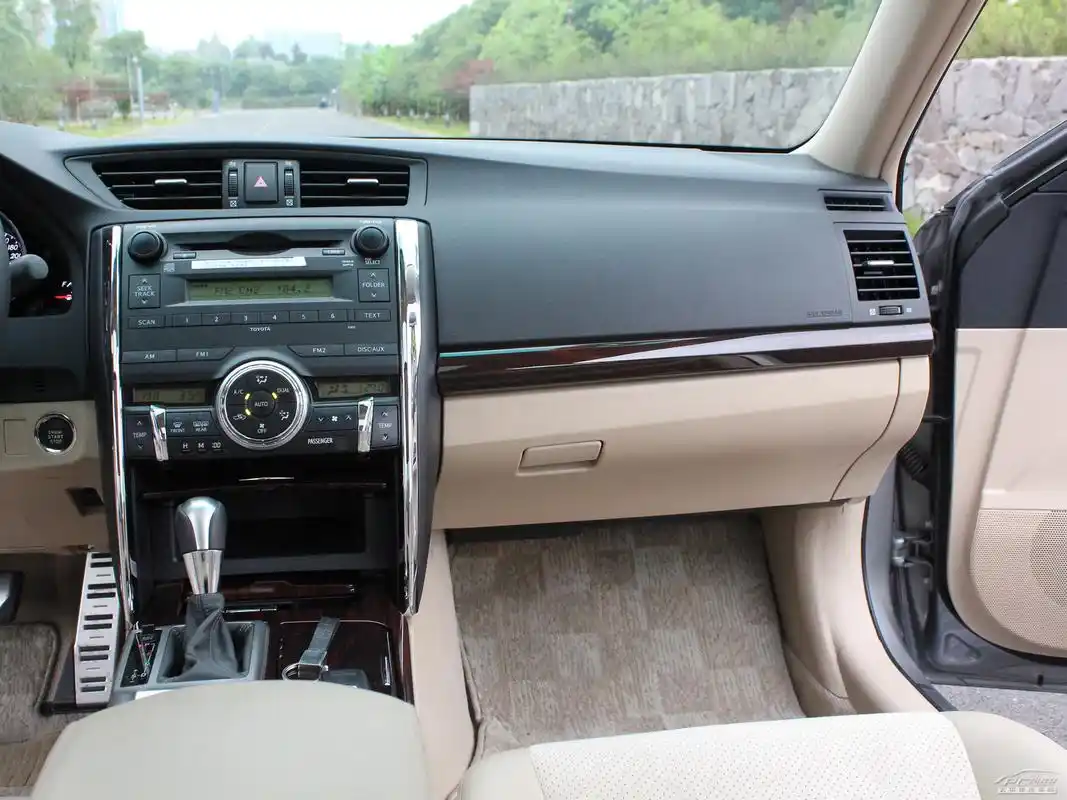 汽车图片 丰田 锐志 3.0v 风尚旗舰版 银金属色 内饰( 1 0