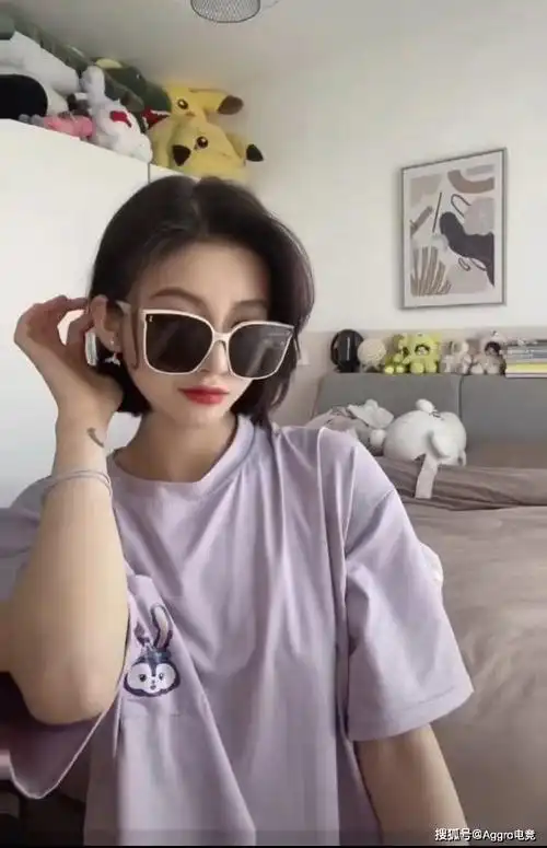 万小七才是真腰精新视频展露好身材腰带只用一个孔