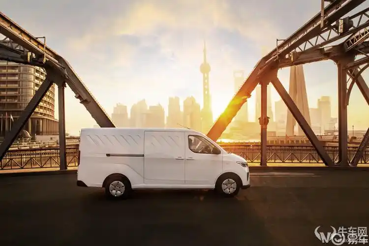 五菱扬光整车车身尺寸达到了4985*1800*1975mm车身尺_易车