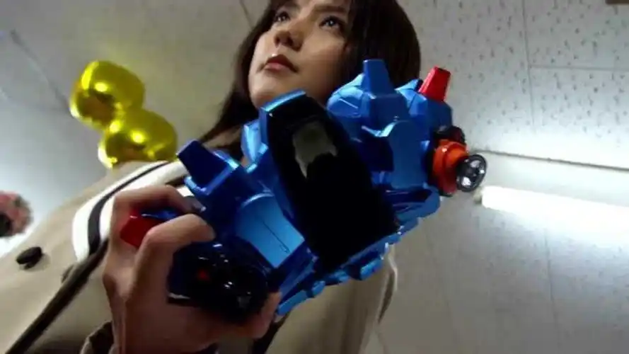 假面骑士fourze女版fourze变身妹子太萌了