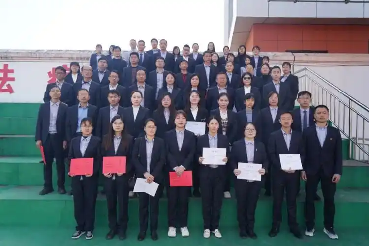 江西省安义中学