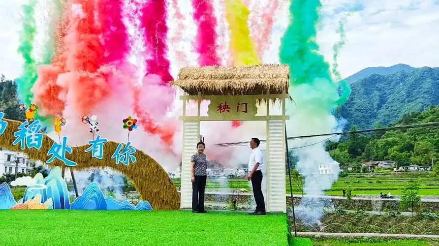 插秧比赛,拔河比赛,捉鸭子抓稻鱼……平利县广佛镇举办第三届插秧节