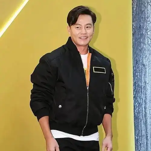 2019年李瑞镇出席prada活动新闻图