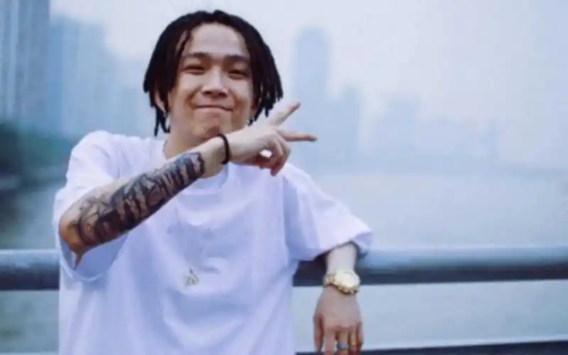 你的男孩tizzyt —「冷战」